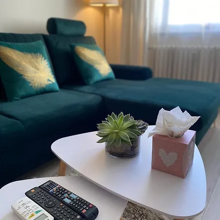 City Apartment דירה פישטני