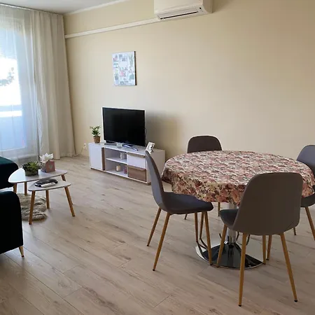 Апартаменты City Apartment *
